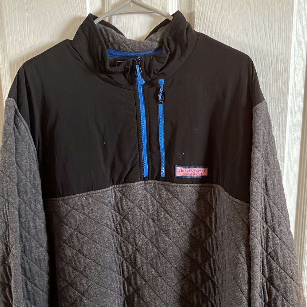 Vineyard vines pull over